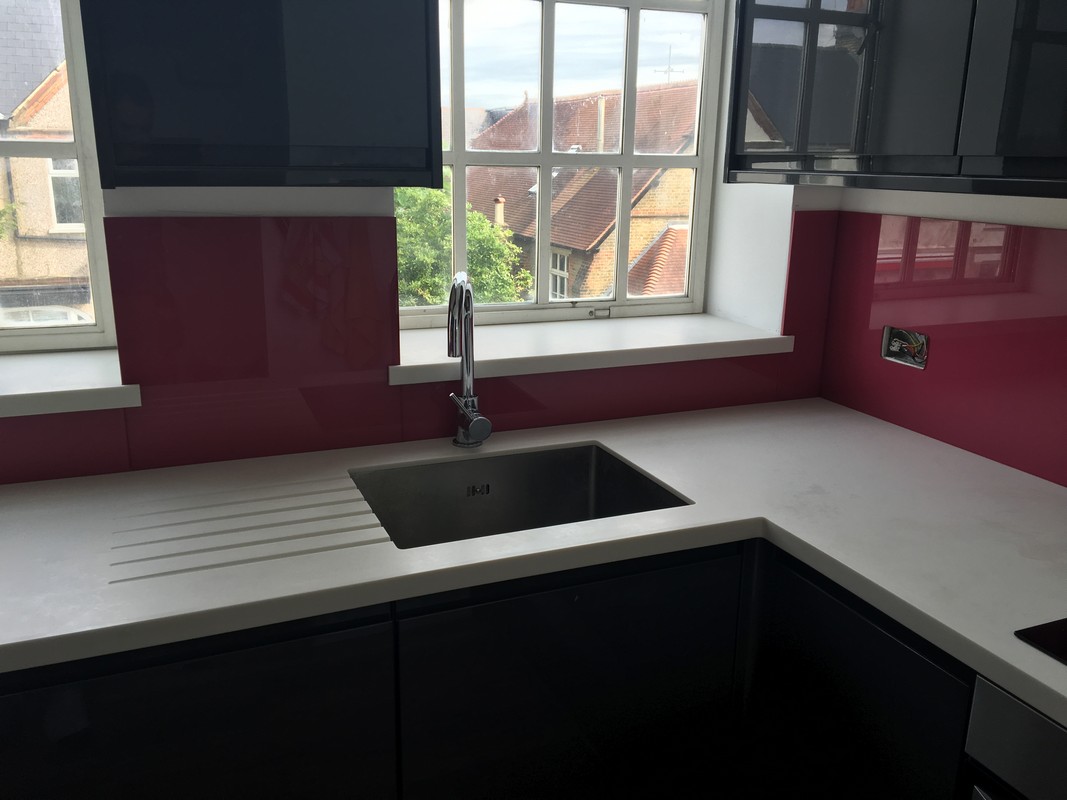 Deep plum coloured glass splashback in modern Milton Keynes kitchen